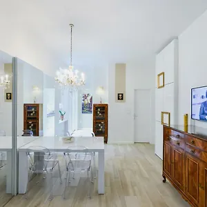 Apartment Slovenian Art Story, Ljubljana